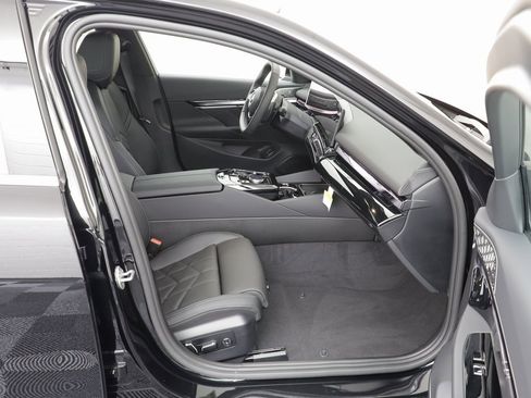 New 2026 BMW 540i xDrive w/ Premium Package image 20