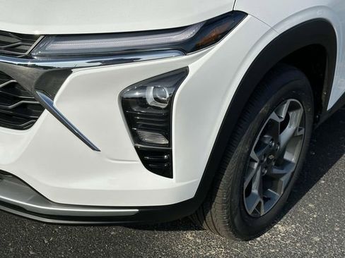 New 2025 Chevrolet Trax LT w/ Driver Confidence Package image 8