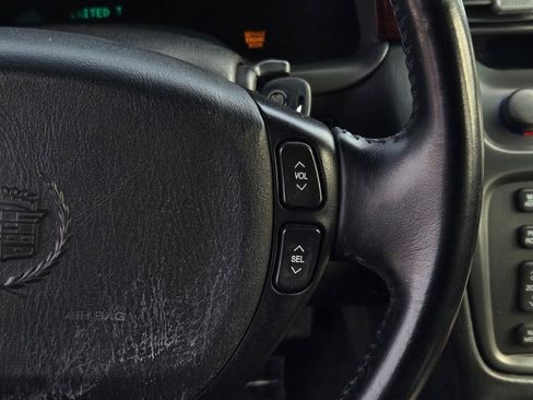 Used 2000 Cadillac De Ville DTS w/ Safety/Security Pkg image 30