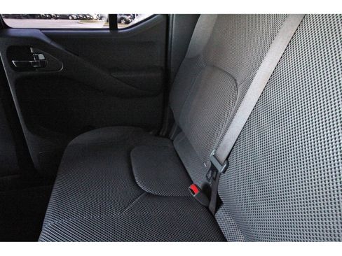 Used 2010 Nissan Frontier SE image 14