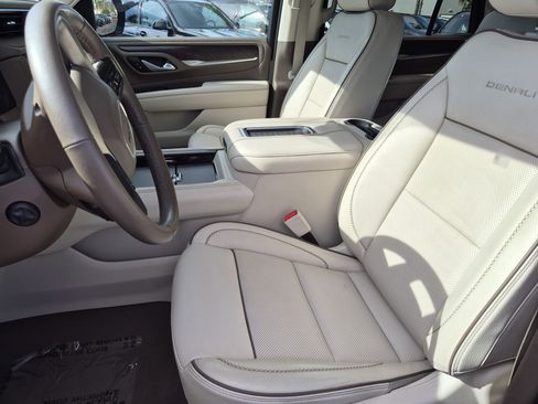 Used 2022 GMC Yukon Denali AWD/4WD image 16