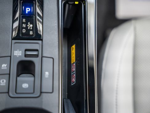 Certified 2024 Toyota Prius XLE FWD image 28