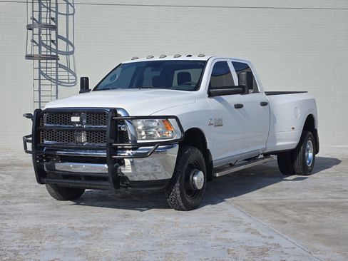 Used 2017 RAM 3500 Tradesman w/ Chrome Appearance Group image 3