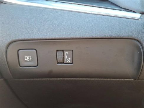 Used 2022 Buick Enclave Essence w/ Sport Touring Edition image 18