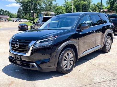 Used 2024 Nissan Pathfinder S FWD image 1