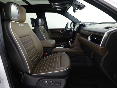 Used 2025 GMC Yukon Denali Ultimate AWD/4WD image 10