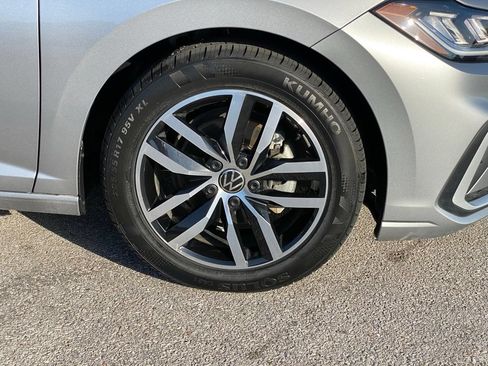Used 2025 Volkswagen Jetta SE FWD image 29