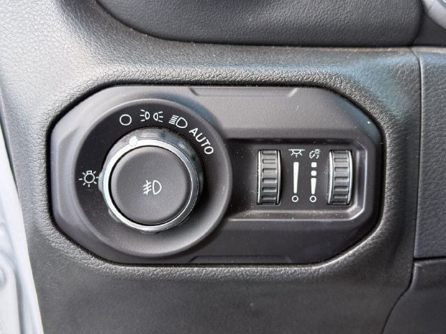 Used 2018 Jeep Wrangler Unlimited Sahara w/ LED Lighting Group AWD/4WD image 18