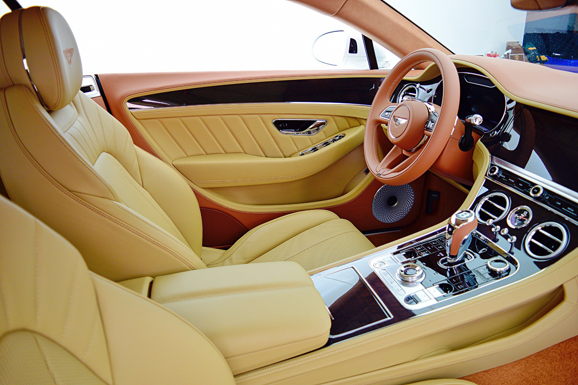 Used 2024 Bentley Continental GT AWD/4WD image 28