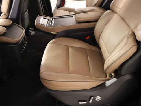New 2026 Lincoln Navigator L Black Label AWD/4WD image 12