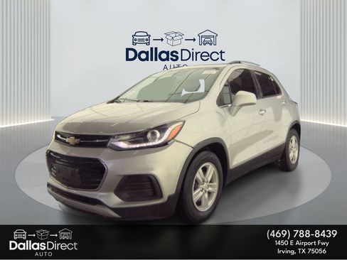 Used 2020 Chevrolet Trax LT w/ LT Convenience Package image 2
