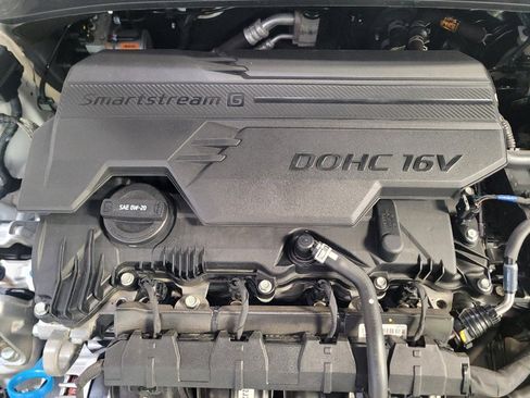 Used 2025 Hyundai Elantra SEL FWD image 30