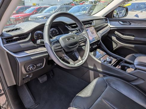 Used 2023 Jeep Grand Cherokee Limited AWD/4WD image 13