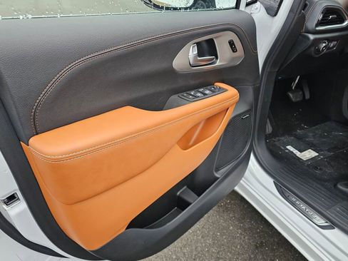New 2026 Chrysler Pacifica Pinnacle image 19
