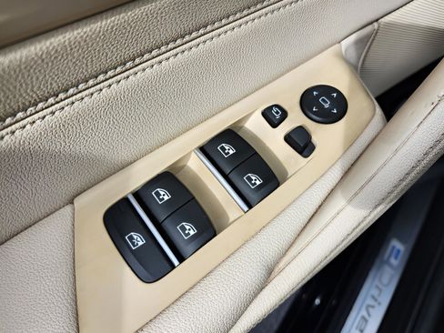 Used 2018 BMW 530e image 28