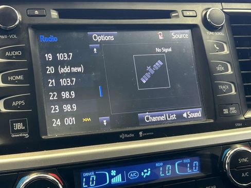 Used 2015 Toyota Highlander Limited AWD/4WD image 29