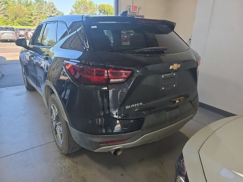 Used 2025 Chevrolet Blazer LT FWD image 3