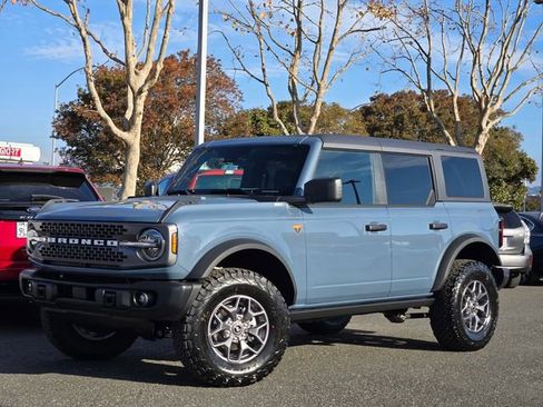 New 2025 Ford Bronco Badlands image 2