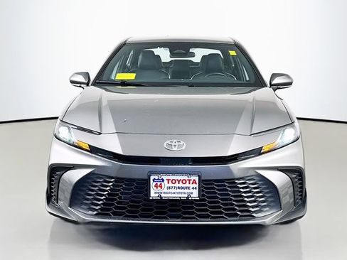 Used 2025 Toyota Camry SE FWD image 9