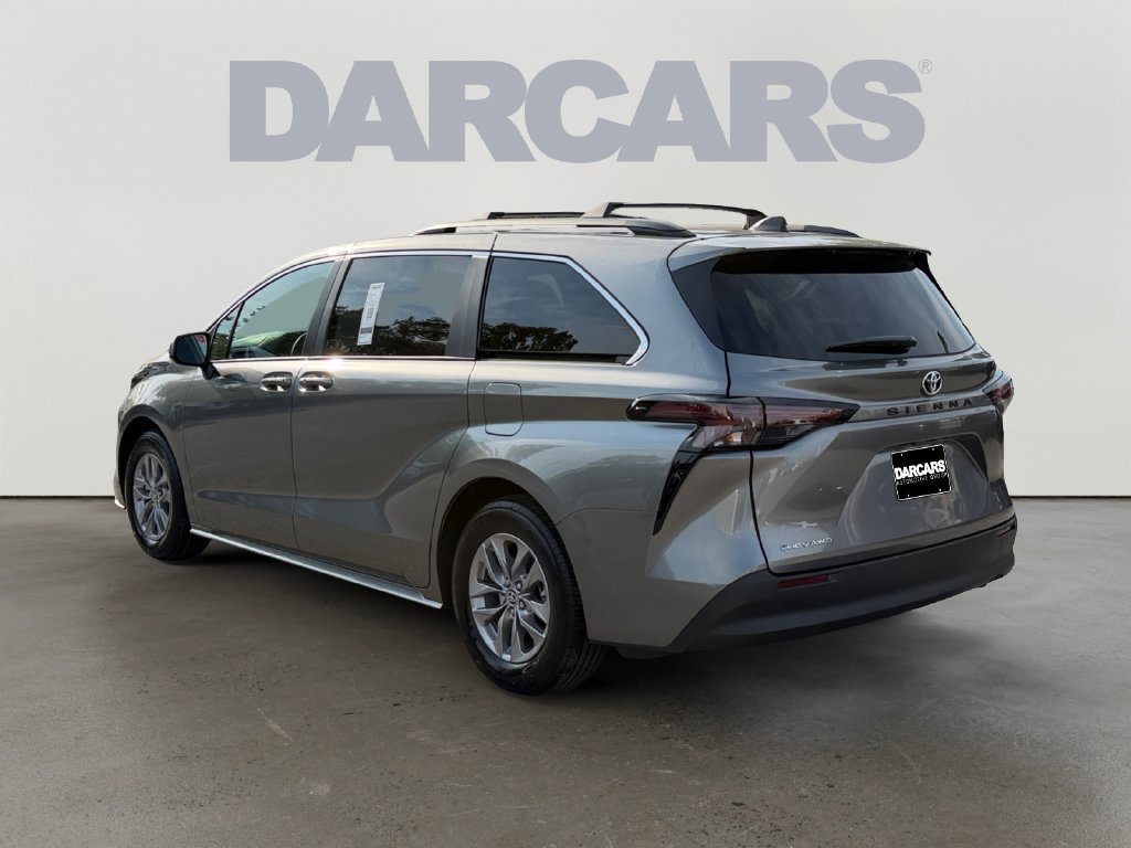Used 2026 Toyota Sienna LE AWD/4WD image 5
