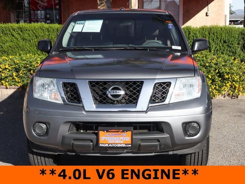 Used 2018 Nissan Frontier SV image 3