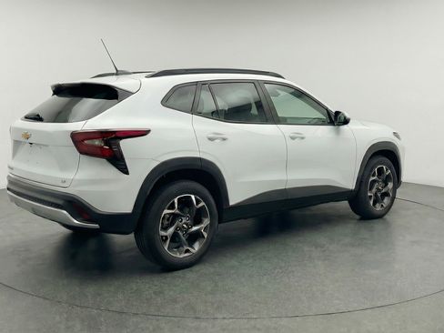 Used 2025 Chevrolet Trax LT image 9