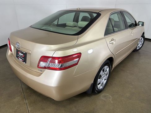 Used 2011 Toyota Camry LE FWD image 10