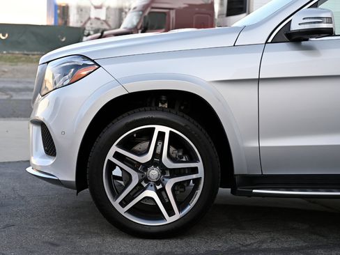 Used 2017 Mercedes-Benz GLS 550 4MATIC image 31