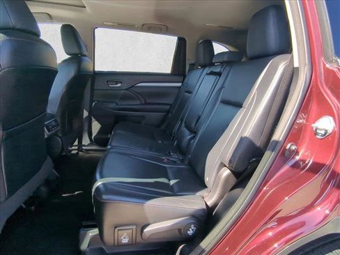 Used 2016 Toyota Highlander XLE image 16