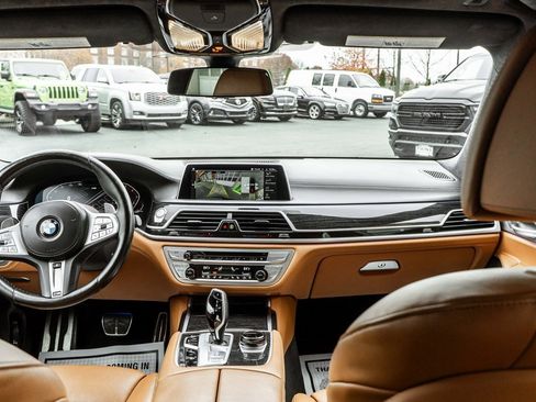 Used 2022 BMW 750i xDrive w/ Executive Package image 7