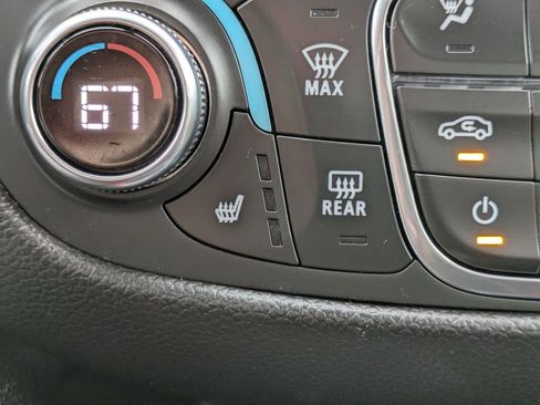 Used 2024 Chevrolet Equinox LT image 18