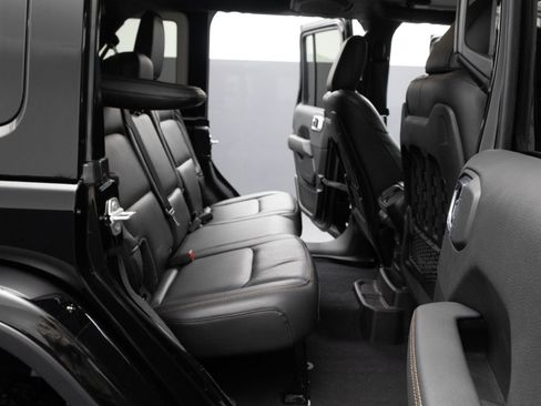 Used 2021 Jeep Wrangler Unlimited Rubicon w/ Trailer Tow Package image 33