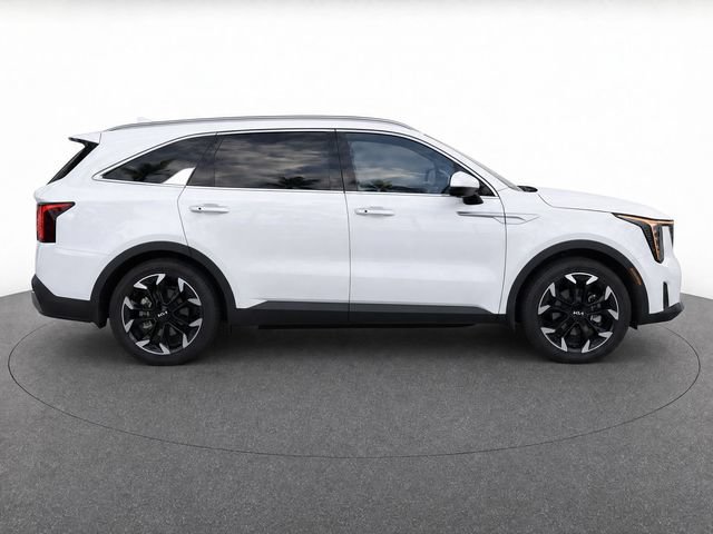 Used 2025 Kia Sorento EX w/ Panoramic Sunroof Package FWD image 6