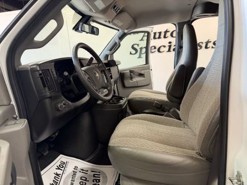Used 2024 Chevrolet Express 3500 LT w/ LT Preferred Equipment Group RWD image 10