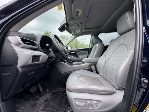 Used 2023 Toyota Highlander XLE FWD image 14