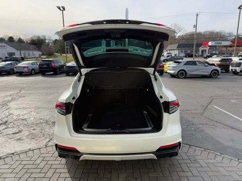 Used 2022 Maserati Levante Trofeo image 14