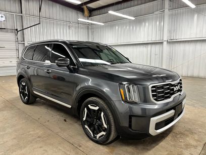 Used 2024 Kia Telluride S w/ S Sunroof Package