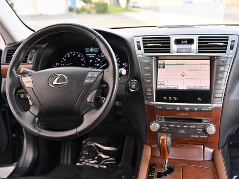 Used 2011 Lexus LS 460 w/ Sport Pkg RWD image 18