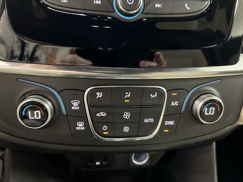 Used 2023 Chevrolet Traverse LS FWD image 15