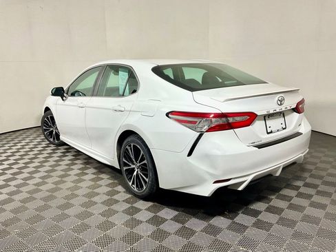 Used 2018 Toyota Camry SE FWD image 10