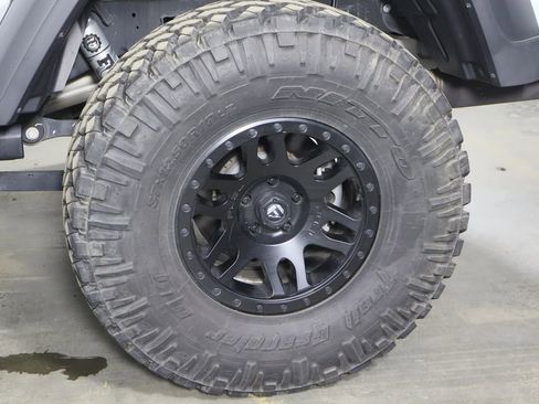 Used 2020 Jeep Gladiator Rubicon w/ Cold Weather Group image 37