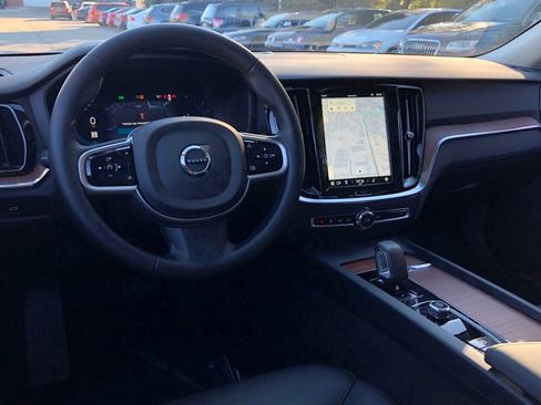 Used 2025 Volvo V60 B5 Cross Country Plus image 15