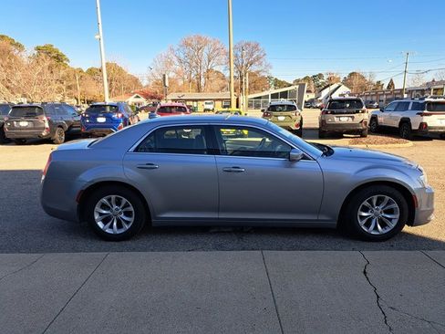 Used 2016 Chrysler 300 Limited image 7