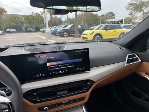 Certified 2025 BMW 330i Sedan image 30