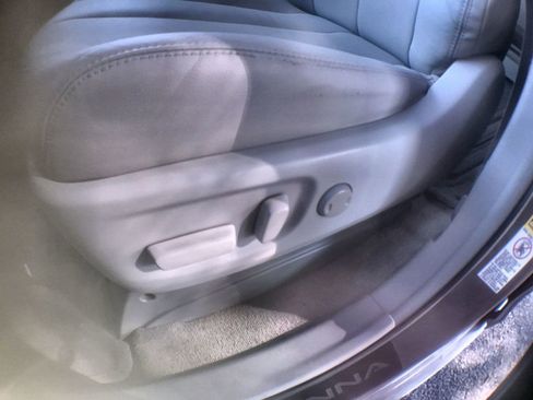 Used 2014 Toyota Sienna XLE image 13