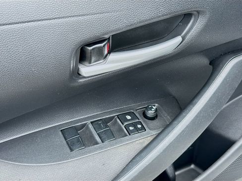 Used 2021 Toyota Corolla LE FWD image 21