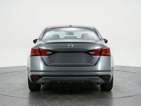 Used 2025 Nissan Altima 2.5 SV FWD image 7