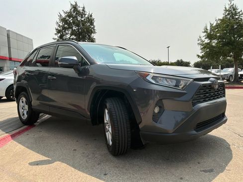 Used 2019 Toyota RAV4 XLE w/ Carpet Mat Package FWD image 4