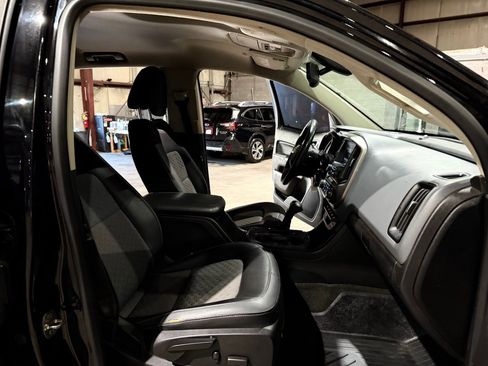 Used 2018 Chevrolet Colorado Z71 AWD/4WD image 26
