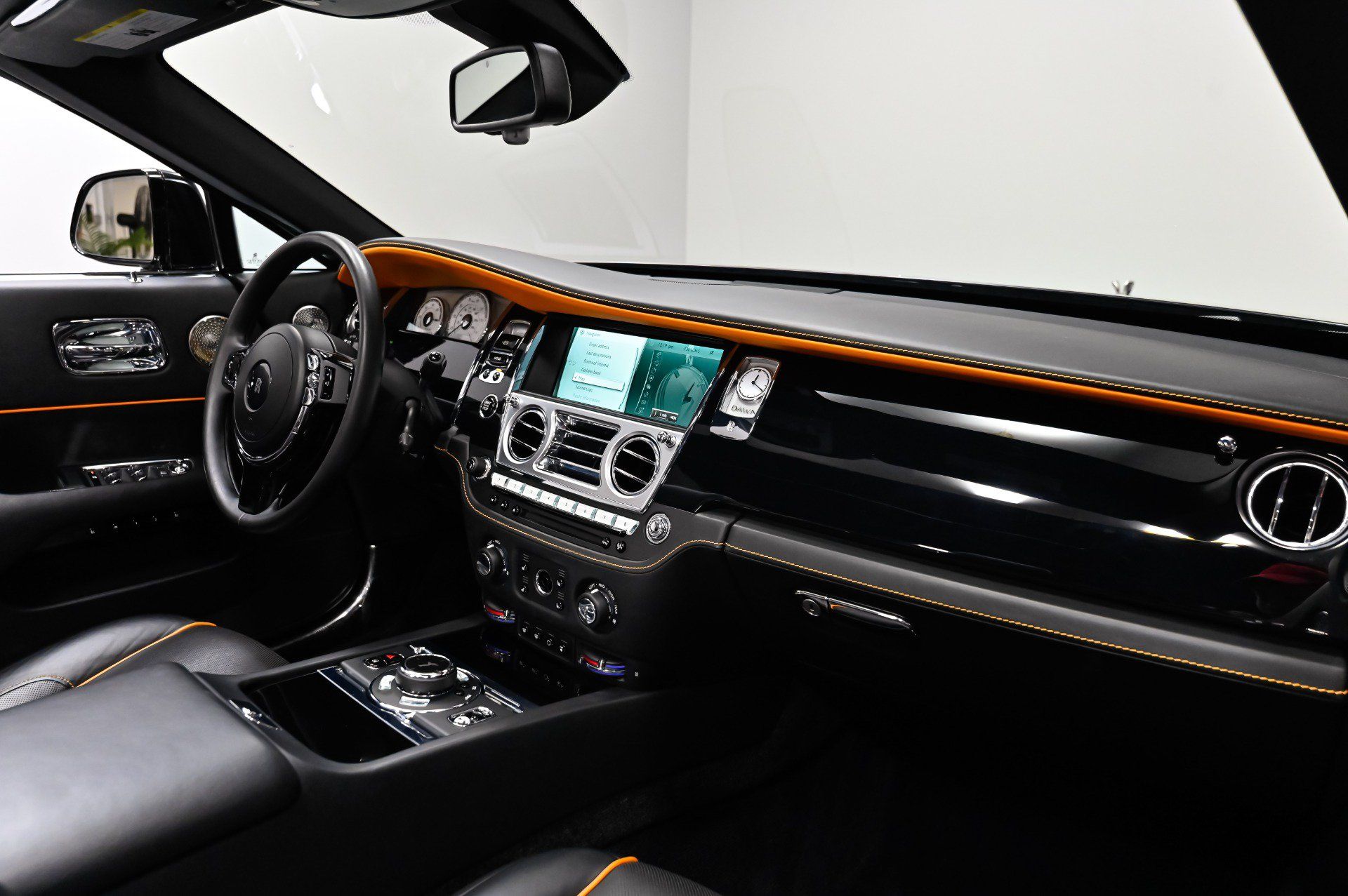 Used 2017 Rolls-Royce Dawn RWD image 48
